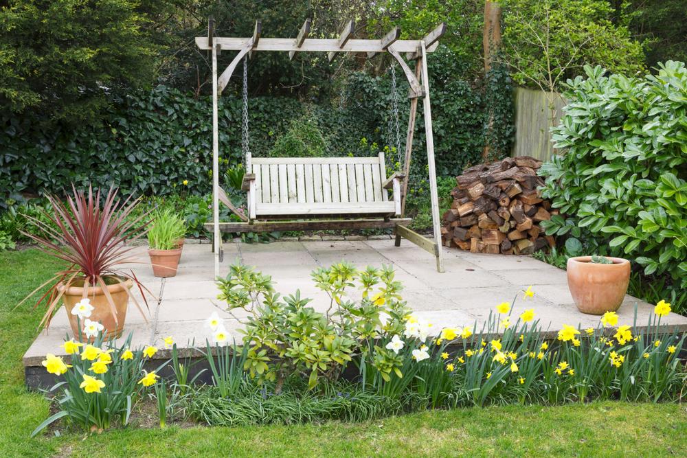 landscaped garden in Brentwood with patio swing